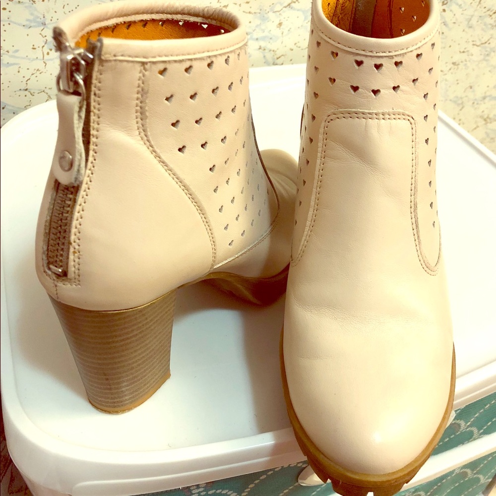 Real leather boots size 8